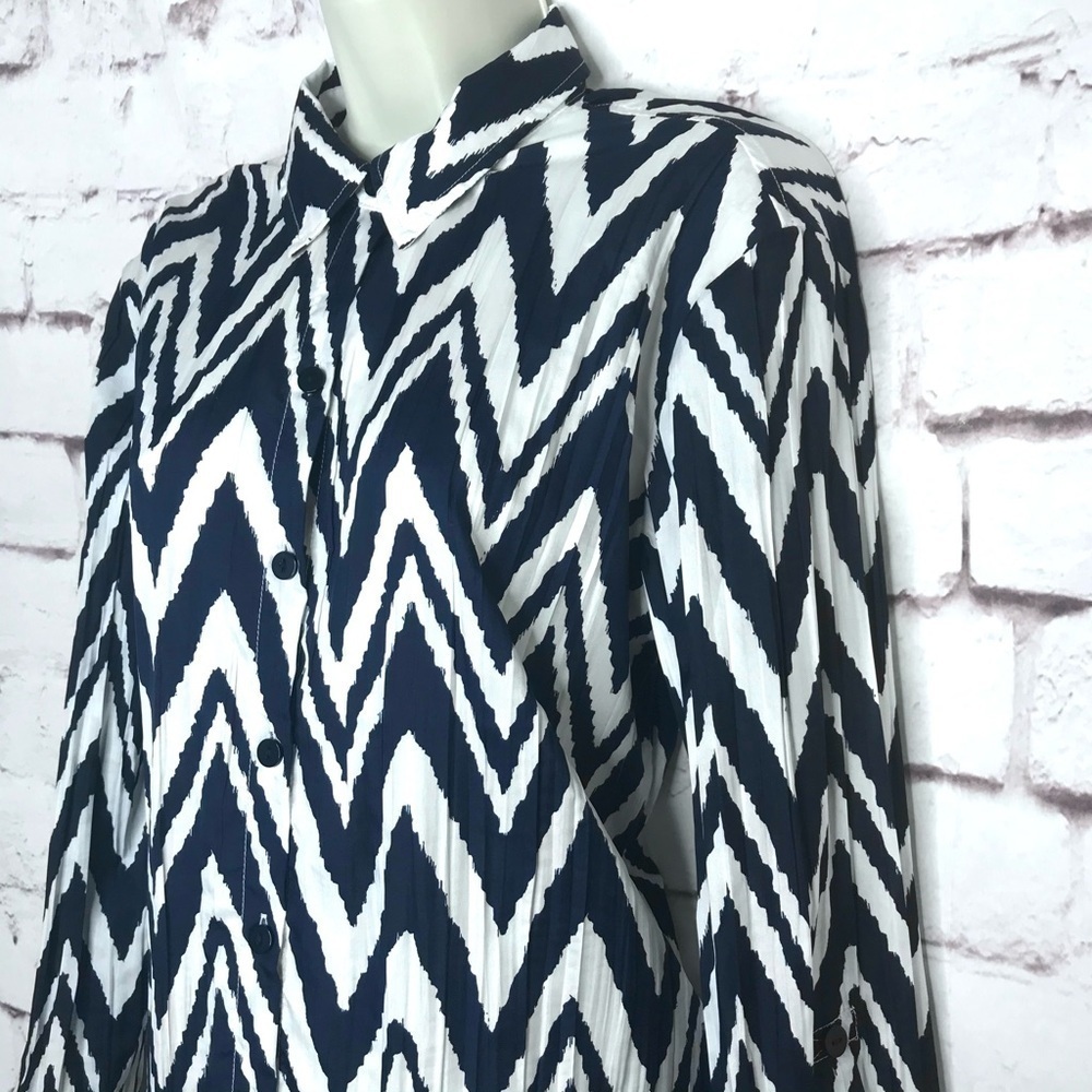CHICO’S Navy & White Chevron crinkle coverup shirt blouse Medium Chico’s Size 1 - Picture 10 of 13